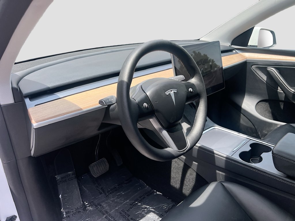 Used 2024 Tesla Model Y Long Range RWD image 9