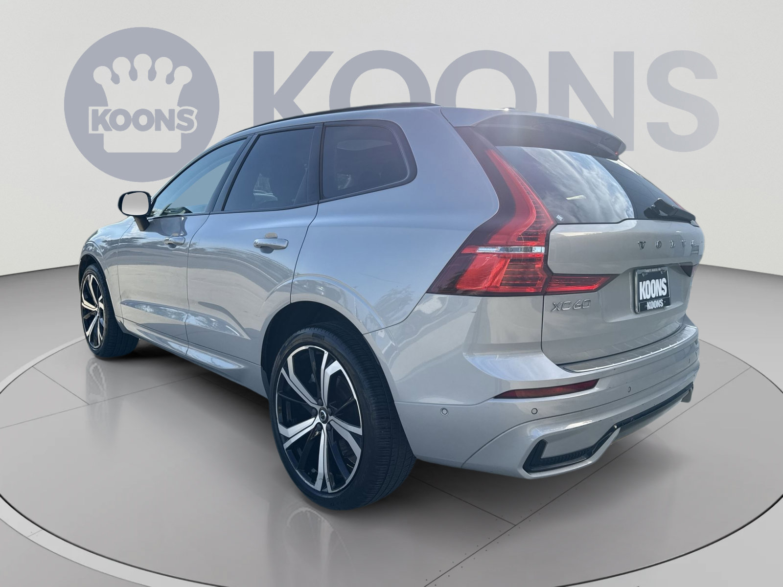 Certified 2023 Volvo XC60 B6 Ultimate w/ Protection Package Premier AWD/4WD image 4