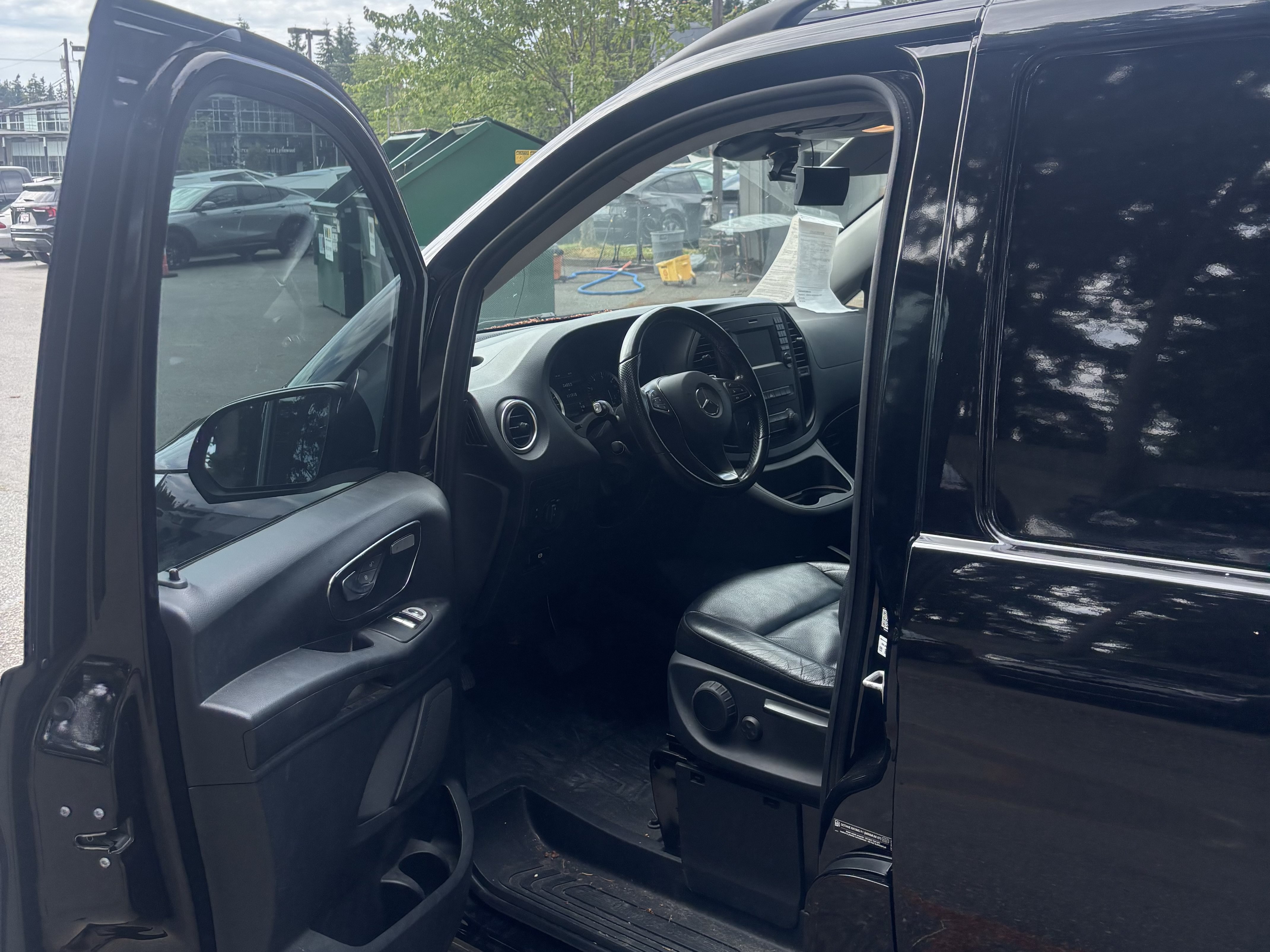 Used 2017 Mercedes-Benz Metris image 9