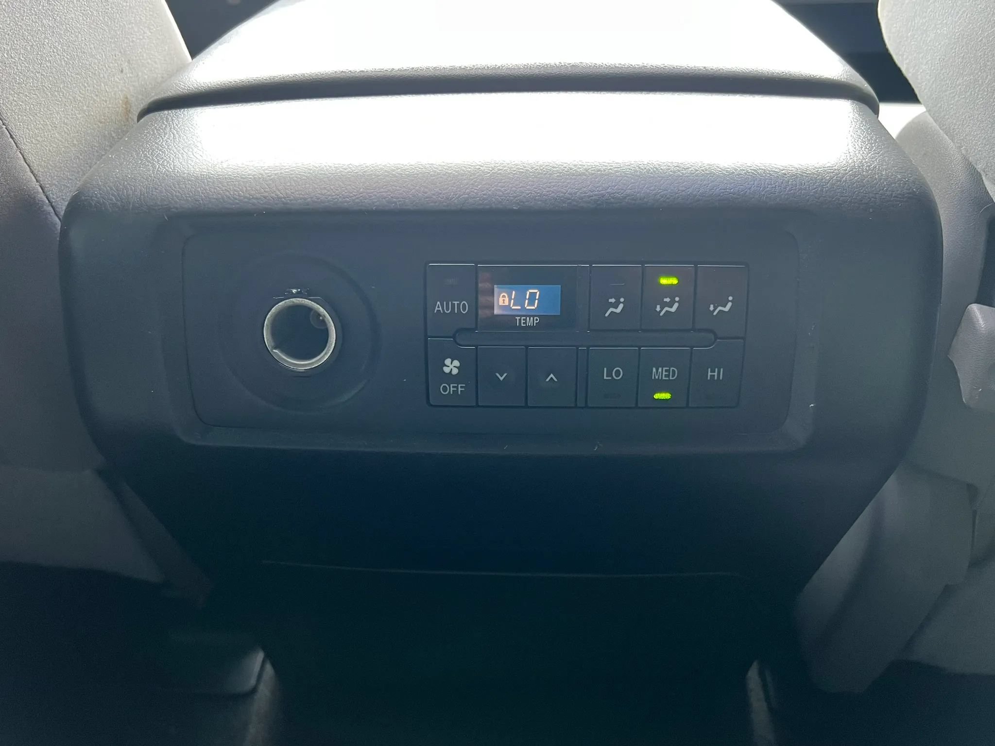 Used 2014 Toyota Sequoia SR5 RWD image 33