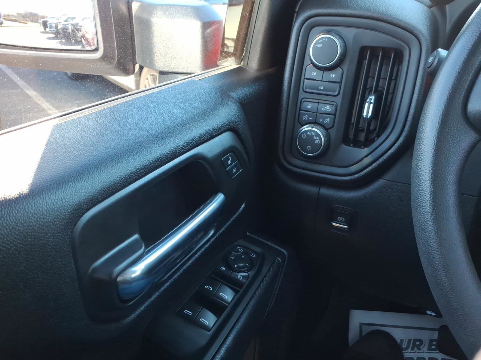 Used 2024 Chevrolet Silverado 2500 Custom w/ Custom Value Package image 15