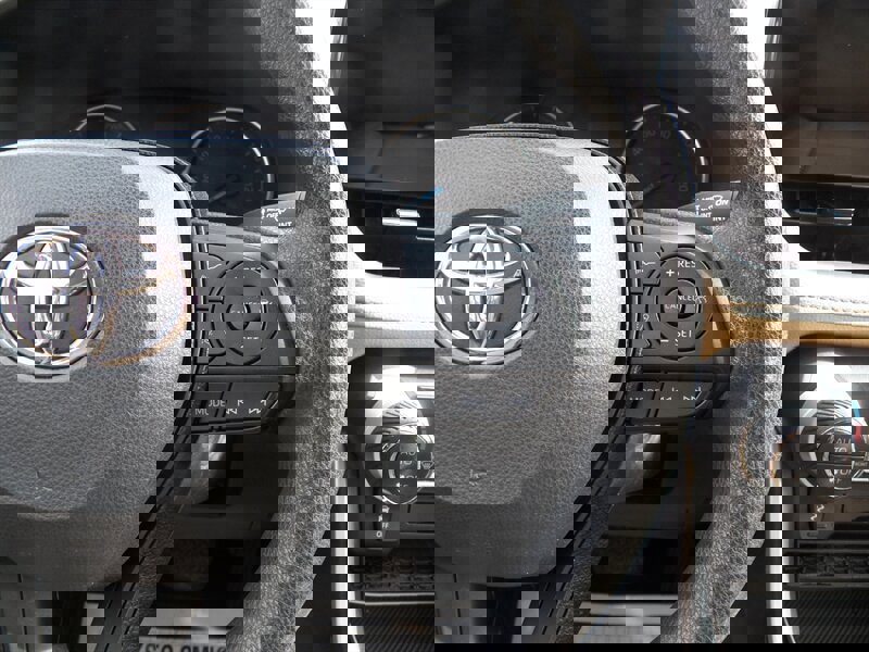 Used 2019 Toyota RAV4 LE w/ Carpet Mat Package AWD/4WD image 19