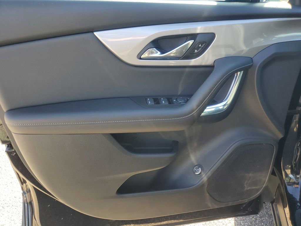 Used 2023 Chevrolet Blazer LT w/ LPO, Black Grille Bar Package image 9