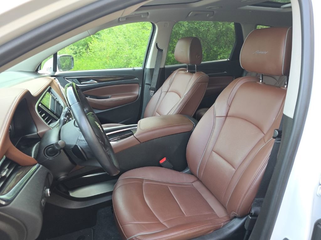Used 2021 Buick Enclave Avenir w/ Avenir Technology Package AWD/4WD image 11