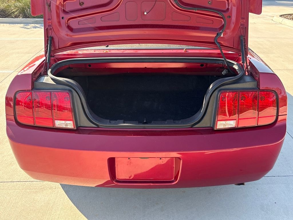 Used 2007 Ford Mustang Convertible image 28