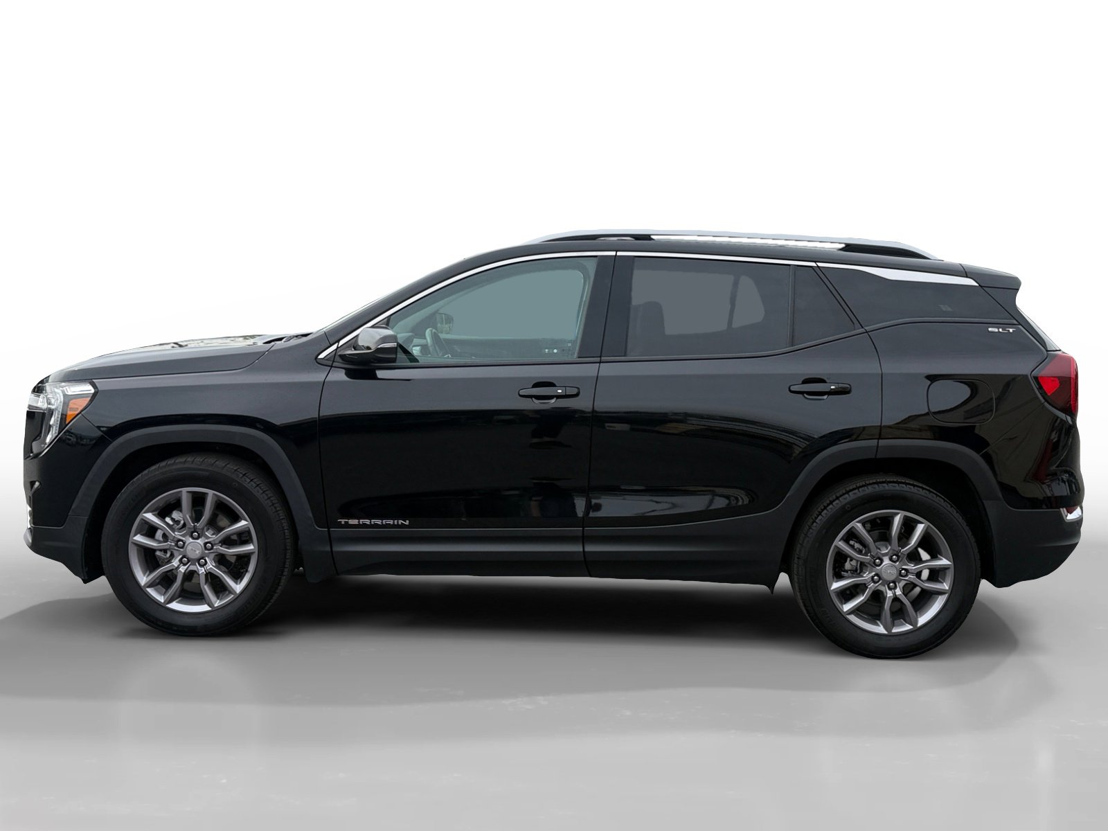 Used 2022 GMC Terrain SLT w/ Infotainment Package II image 2