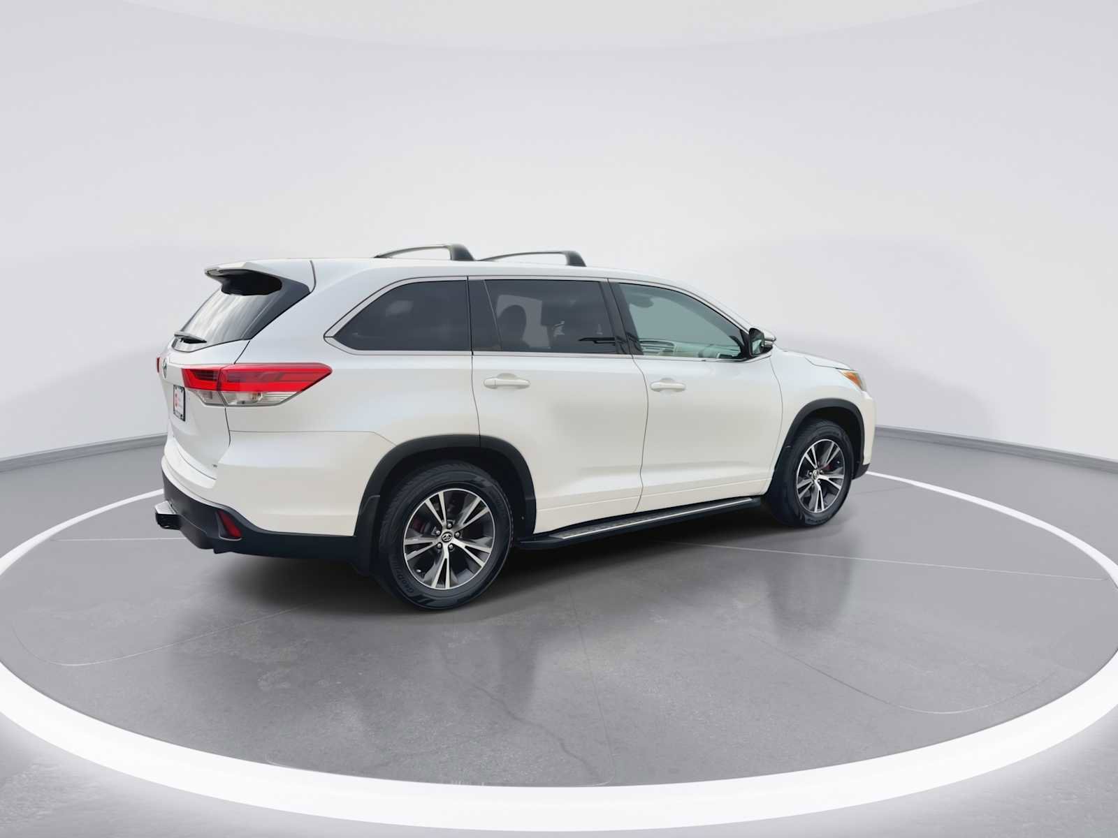 Certified 2017 Toyota Highlander LE AWD/4WD image 8