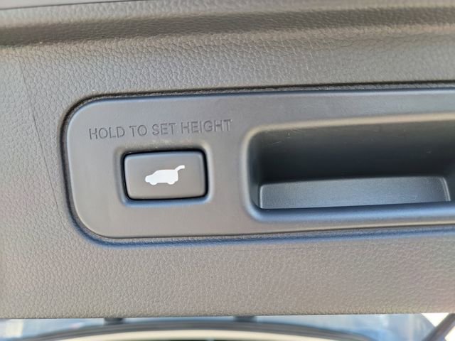 Certified 2025 Honda Pilot Touring image 10