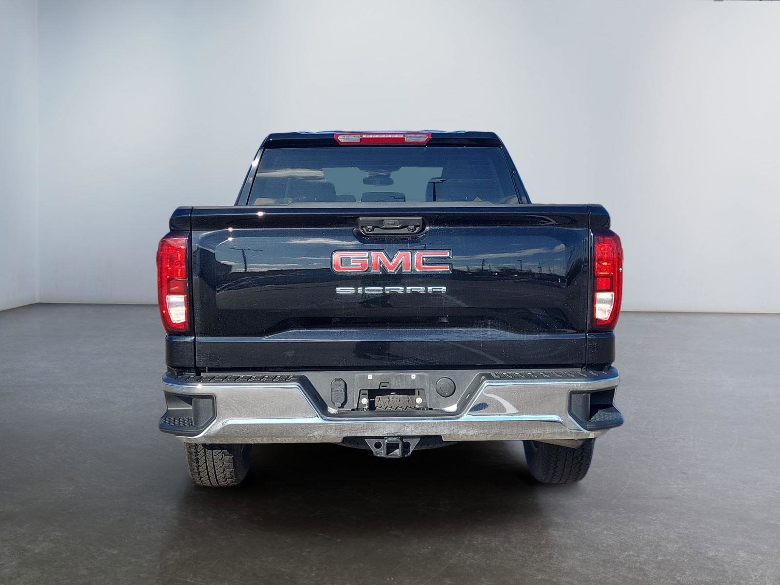 Used 2024 GMC Sierra 1500 Pro w/ Pro Value Package image 4