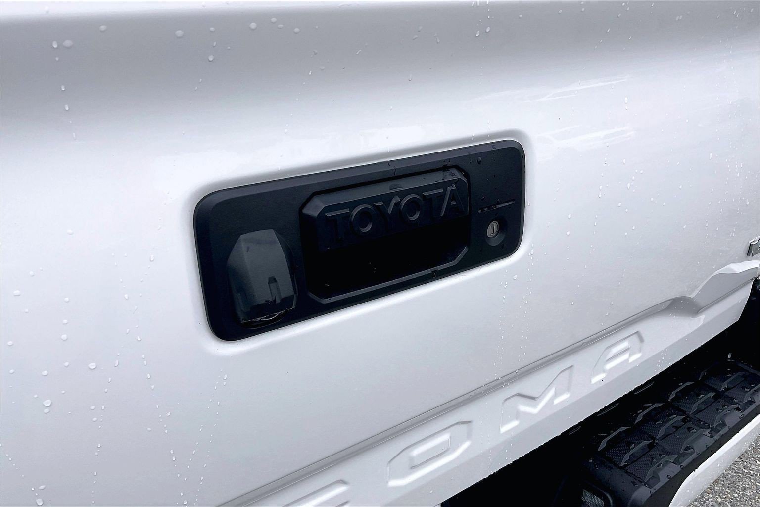Used 2023 Toyota Tacoma TRD Off-Road w/ Technology Package AWD/4WD image 10