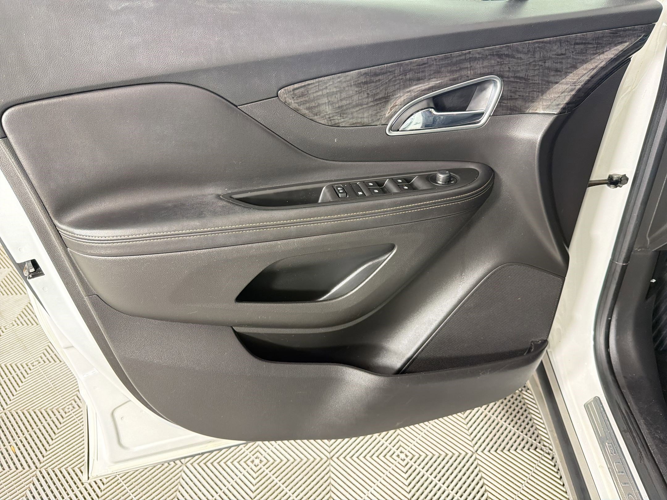 Used 2016 Buick Encore FWD image 13