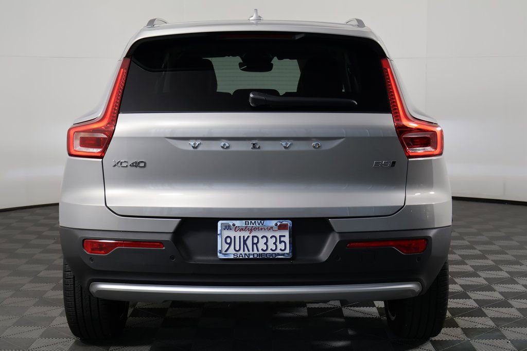 Used 2025 Volvo XC40 B5 Ultra w/ Climate Package image 5