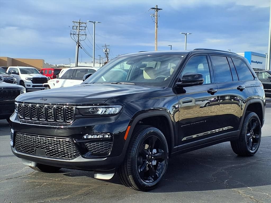 New 2025 Jeep Grand Cherokee Limited w/ Black Appearance Package AWD/4WD image 2
