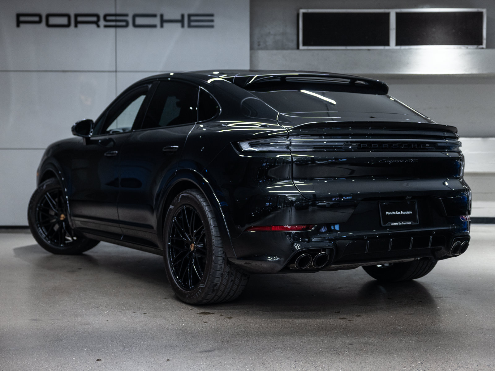 Certified 2025 Porsche Cayenne GTS AWD/4WD image 3