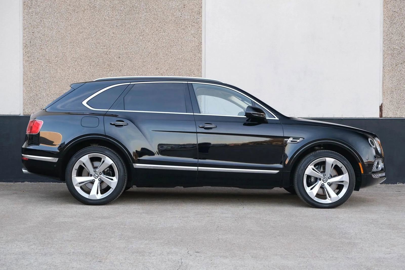 Used 2018 Bentley Bentayga image 11