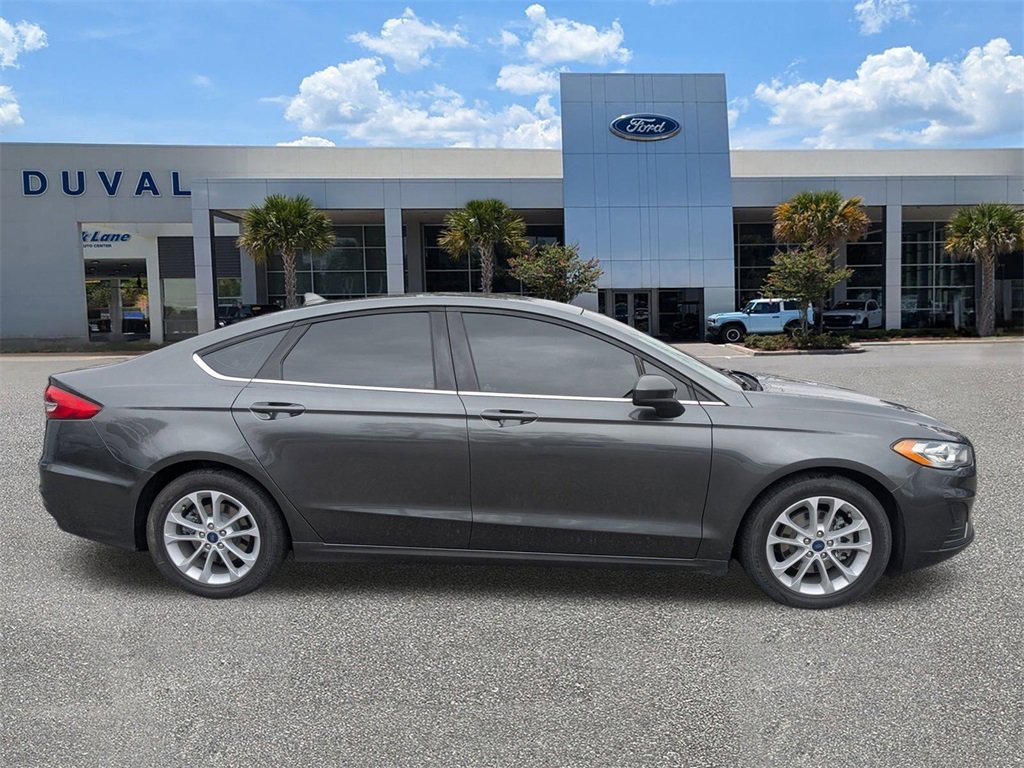 Used 2020 Ford Fusion SE image 3