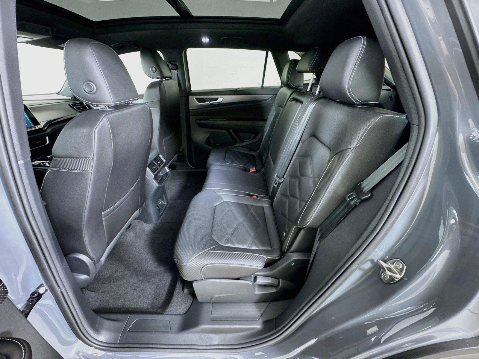 New 2026 Volkswagen Atlas Cross Sport SE FWD image 25