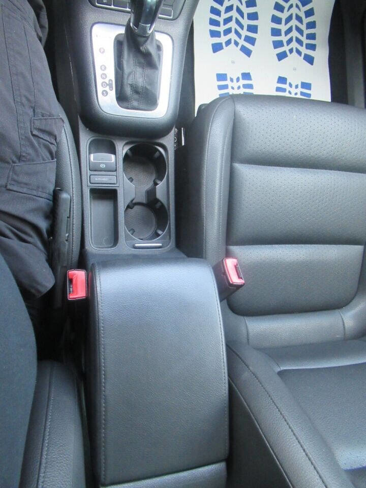 Used 2013 Volkswagen Tiguan SE image 19