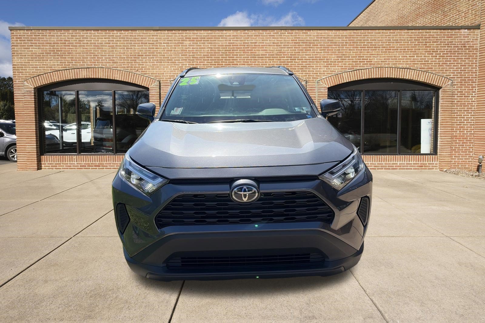 Used 2025 Toyota RAV4 XLE AWD/4WD image 9