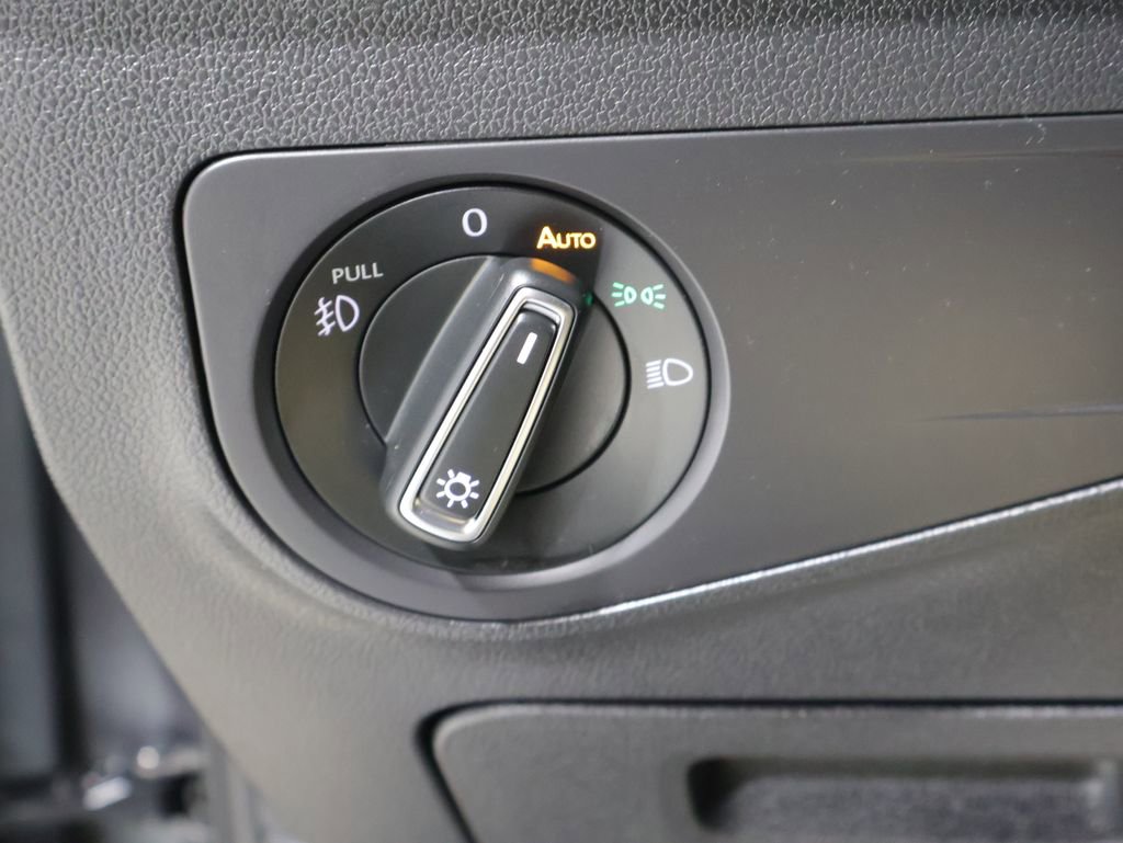 Used 2021 Volkswagen Tiguan SE R-Line image 35