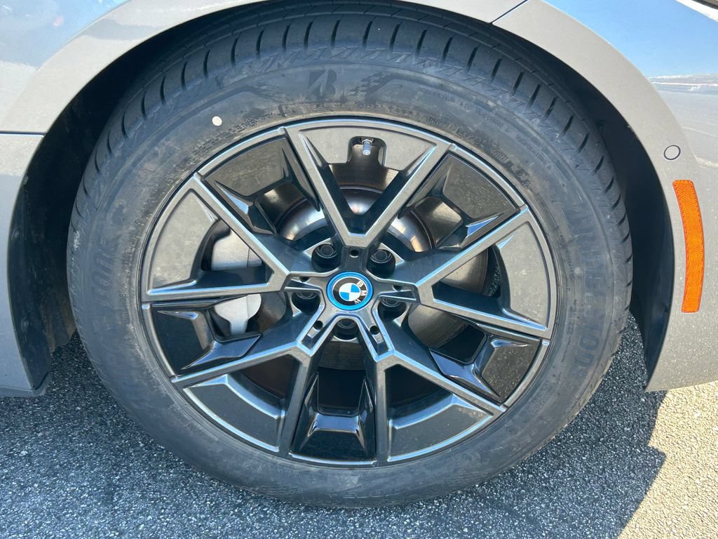 Used 2023 BMW i4 eDrive40 w/ Premium Package RWD image 9