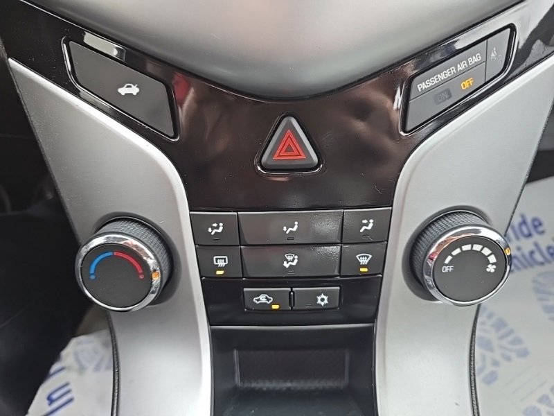 Used 2016 Chevrolet Cruze LT w/ Technology Package image 17