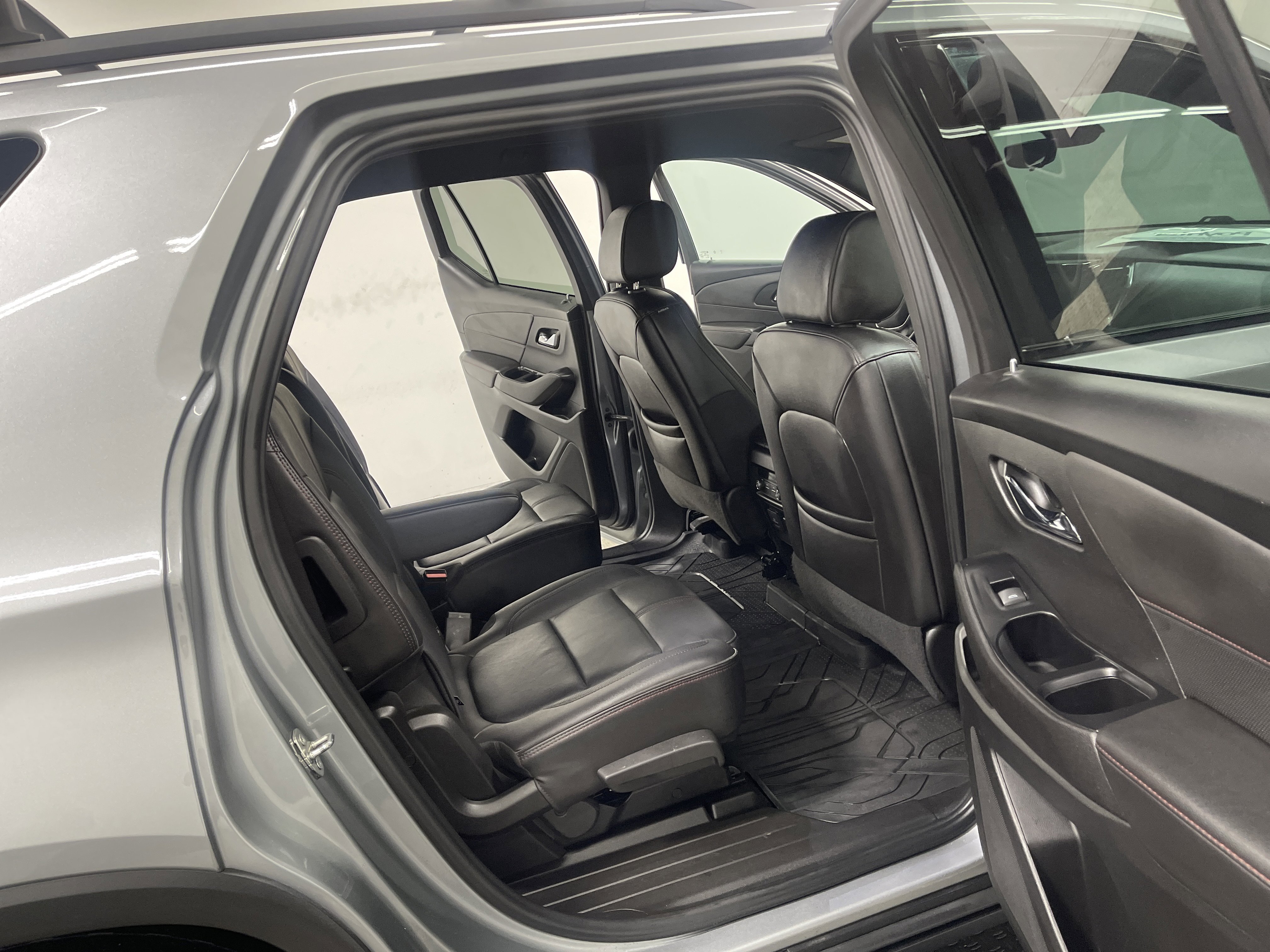 Used 2023 Chevrolet Traverse RS w/ LPO, Floor Liner Package image 19