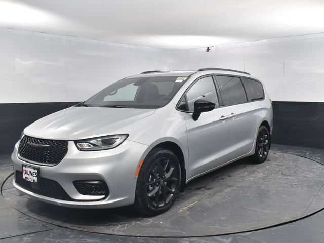 New 2026 Chrysler Pacifica Limited w/ S Appearance Package FWD image 4