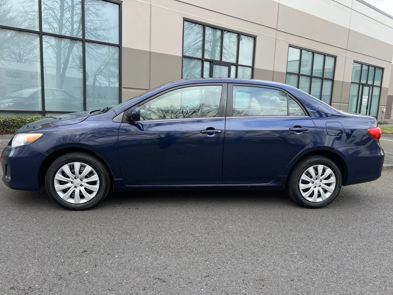 Used 2013 Toyota Corolla LE FWD image 6