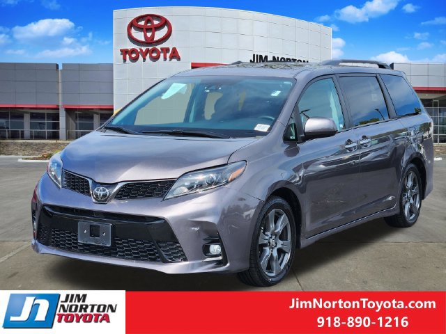 Used 2020 Toyota Sienna SE w/ SE Preferred Package FWD image 4