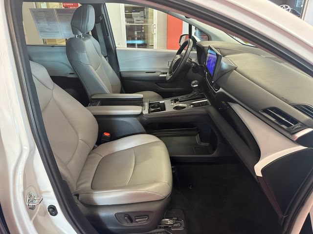 Certified 2025 Toyota Sienna XLE AWD/4WD image 15