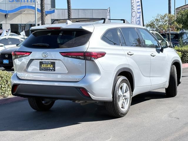 Used 2021 Toyota Highlander LE FWD image 5