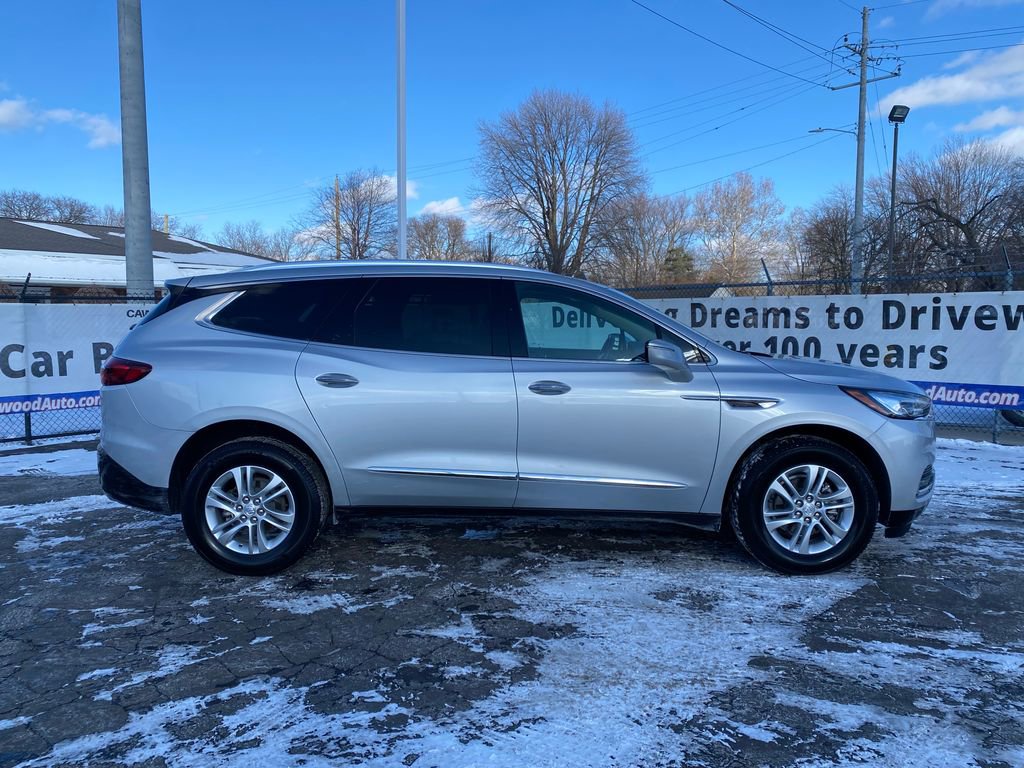 Used 2021 Buick Enclave Essence image 2