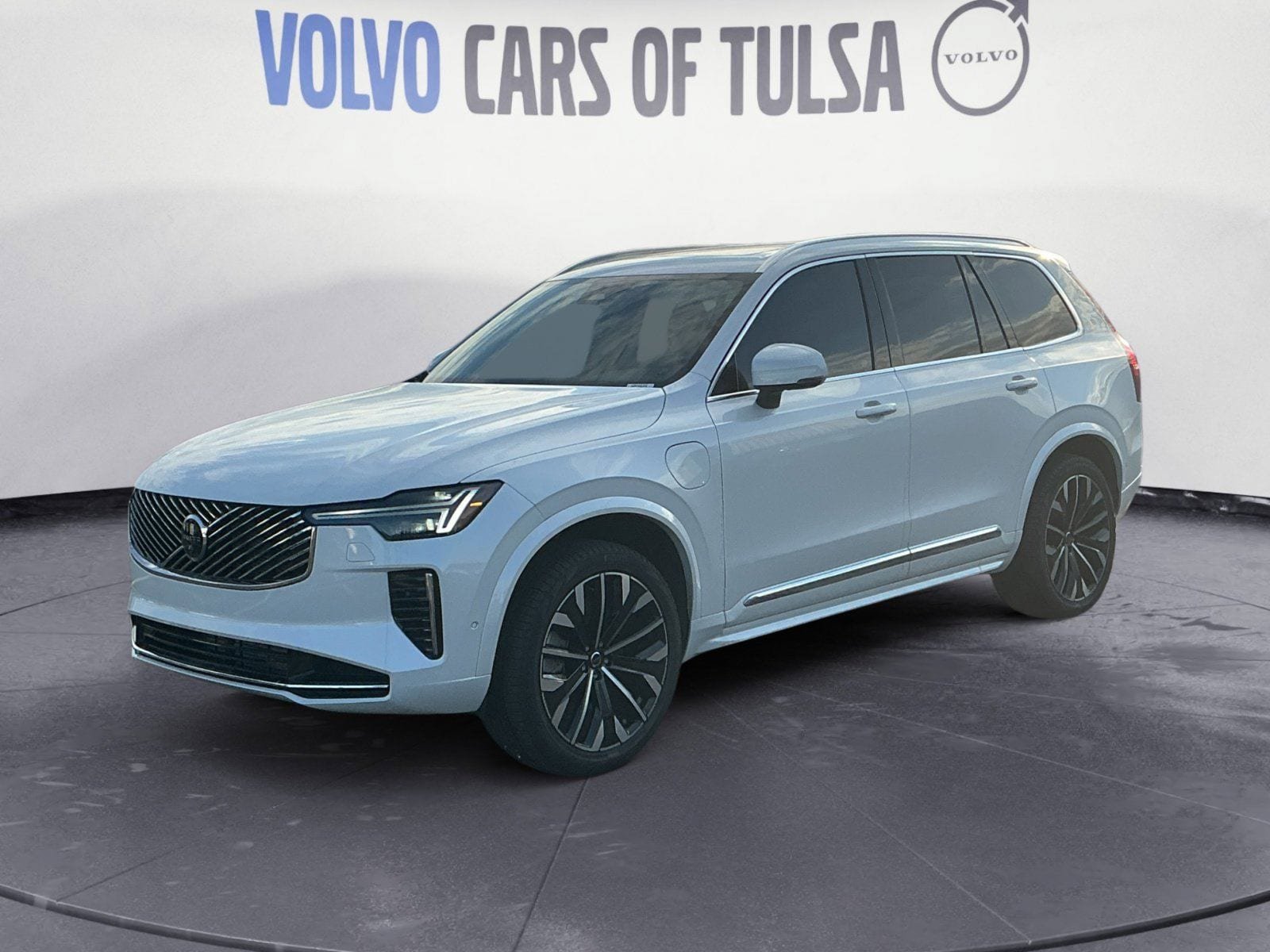 New 2026 Volvo XC90 T8 Plus