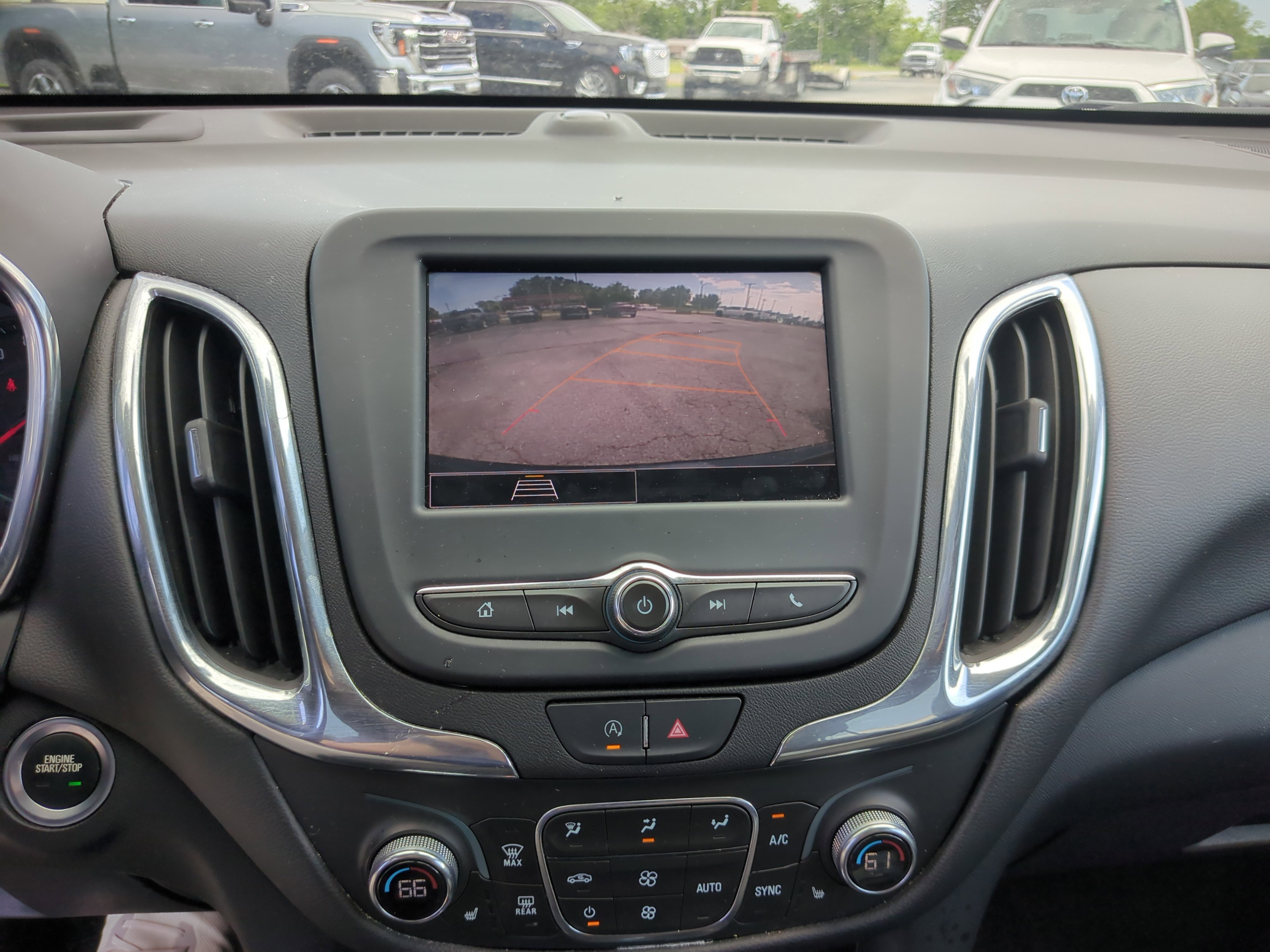 Used 2023 Chevrolet Equinox LT image 11