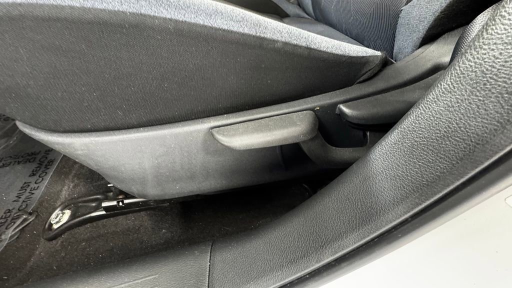 Used 2023 Nissan Versa SV FWD image 11
