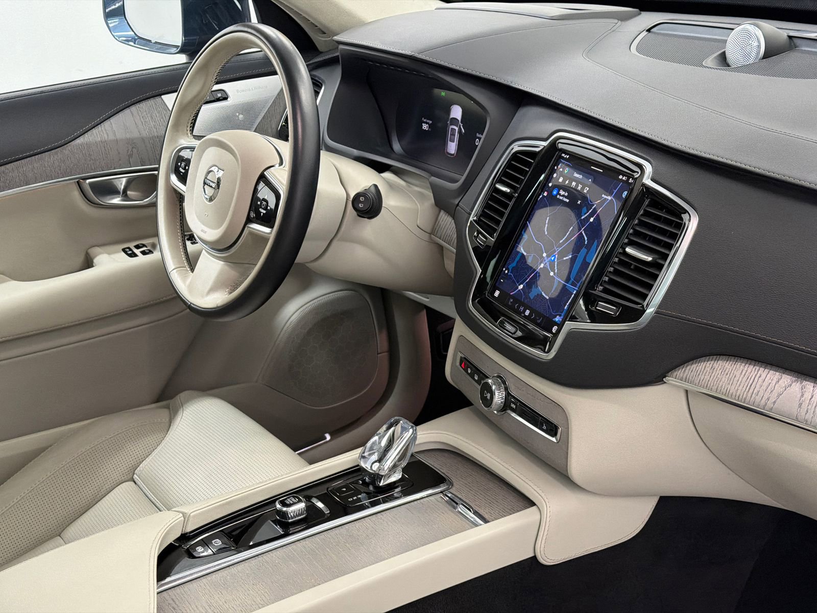 Used 2024 Volvo XC90 T8 Ultimate w/ Lounge Package image 10