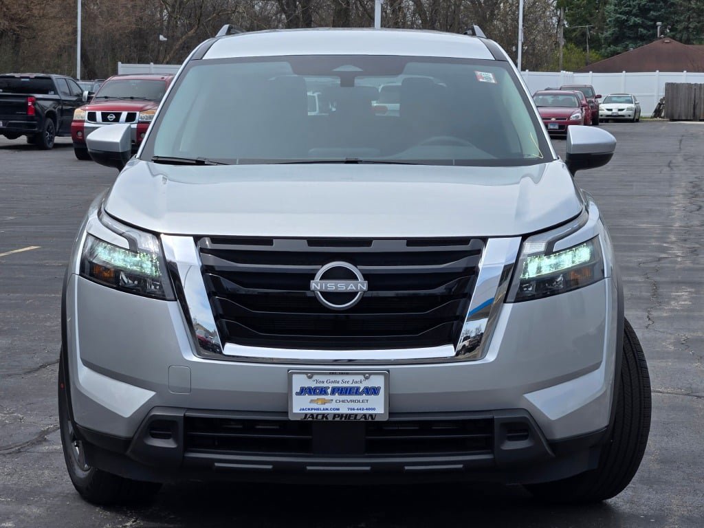 Used 2025 Nissan Pathfinder SV image 4