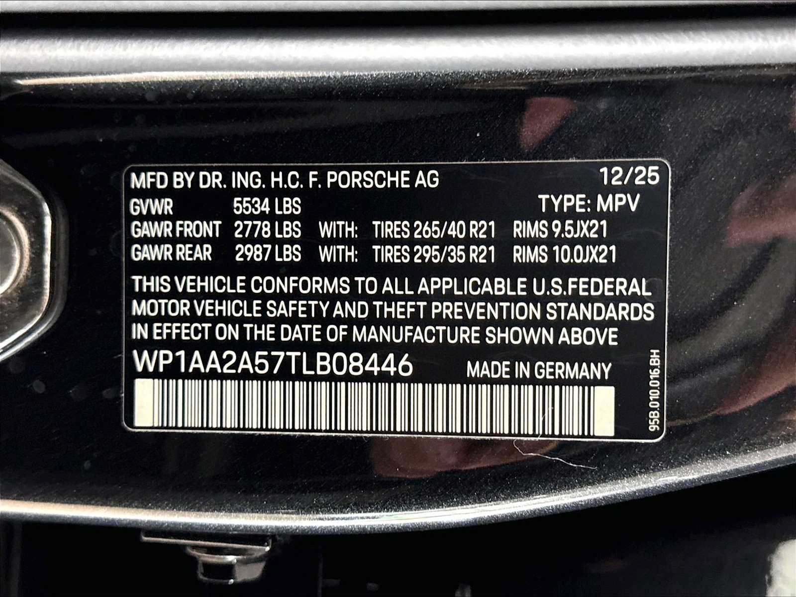 Used 2026 Porsche Macan AWD/4WD image 35