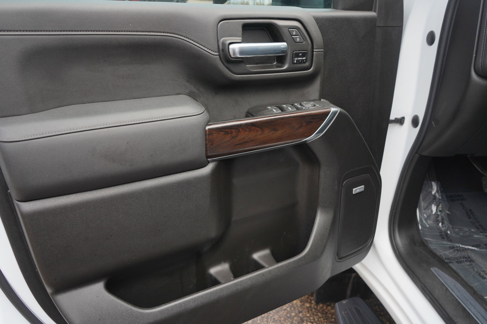 Used 2023 GMC Sierra 3500 SLT w/ SLT Premium Package image 24