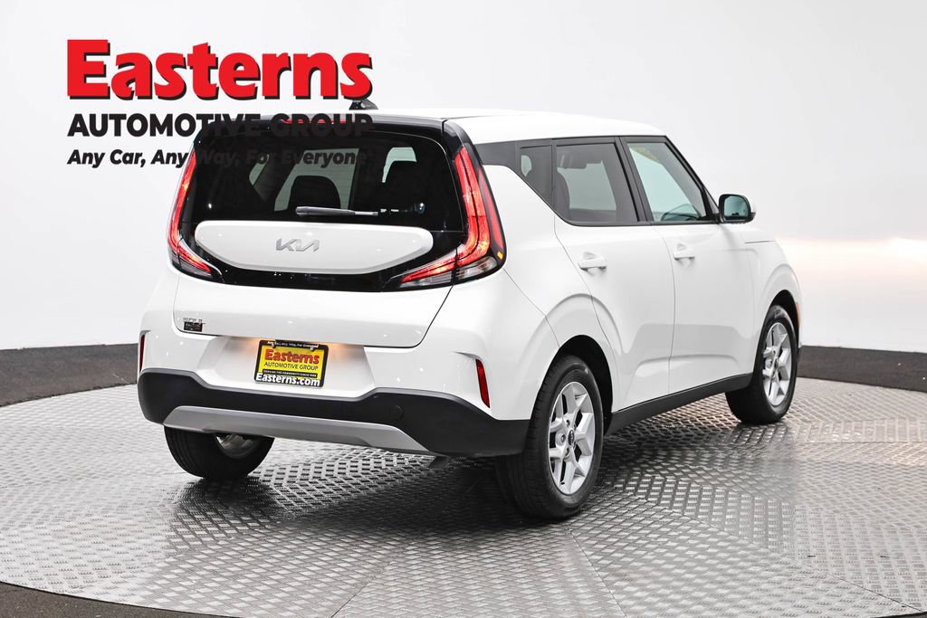 Used 2024 Kia Soul LX w/ Option Group 015 FWD image 5