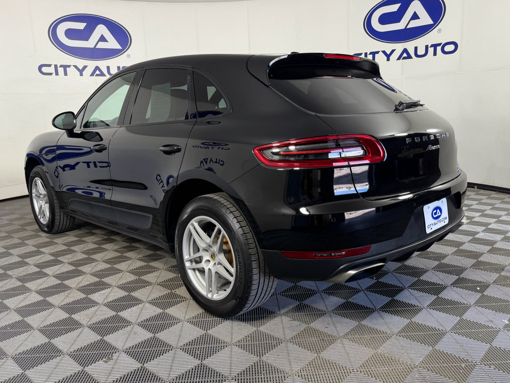 Used 2018 Porsche Macan Base (PDK) image 8