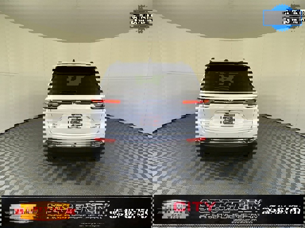 Used 2023 Jeep Grand Cherokee Laredo image 6