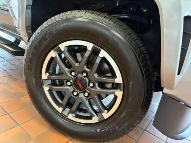 Used 2024 Toyota Tacoma TRD Sport AWD/4WD image 31