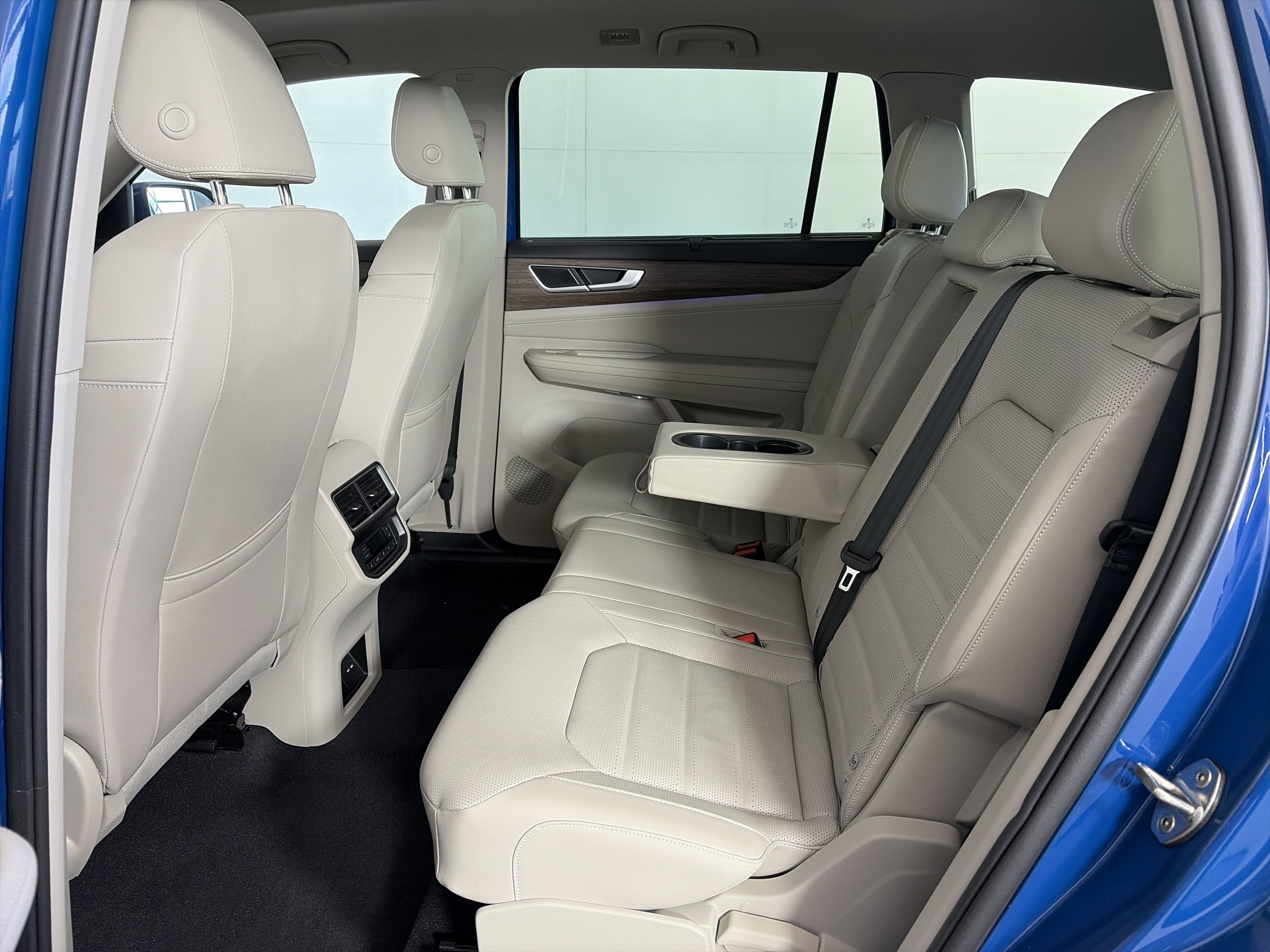 Used 2025 Volkswagen Atlas SEL image 7