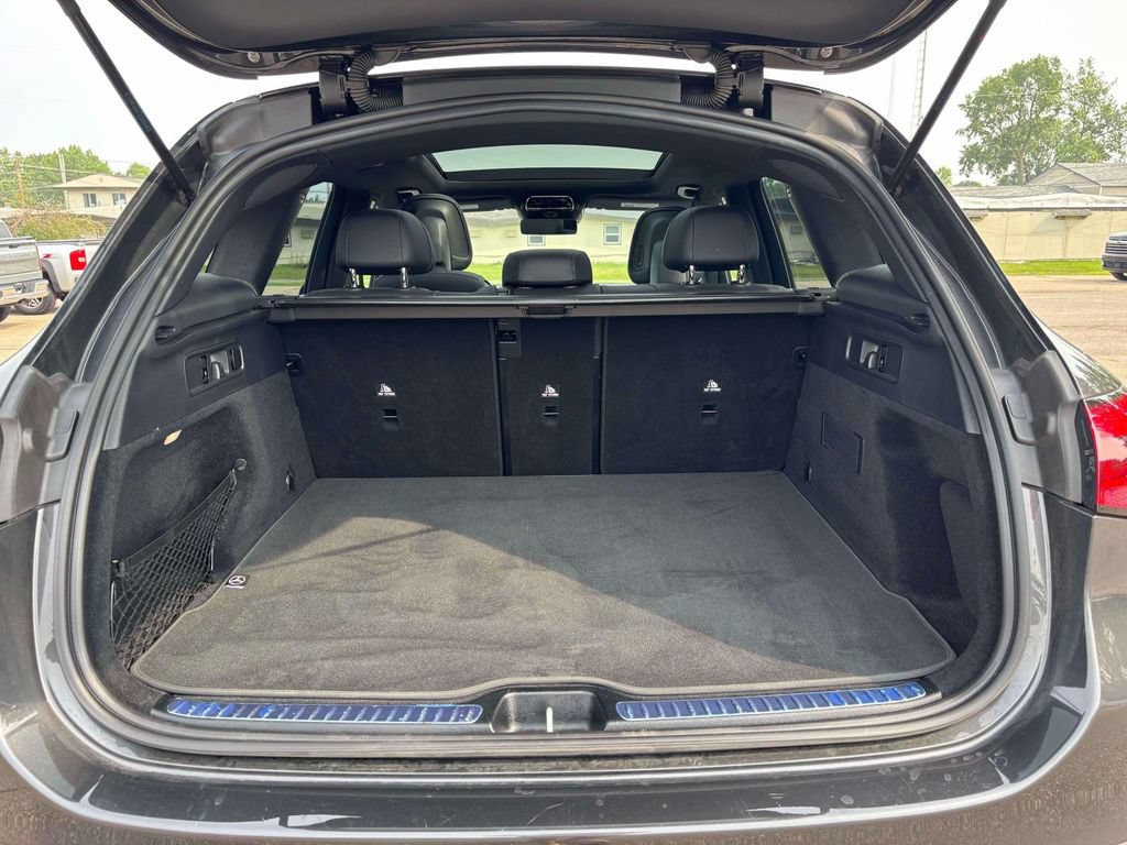 Used 2025 Mercedes-Benz GLC 300 4MATIC image 33