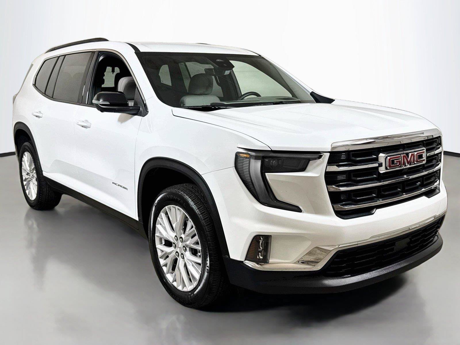 Used 2026 GMC Acadia Elevation w/ Elevation Premium Package FWD image 3