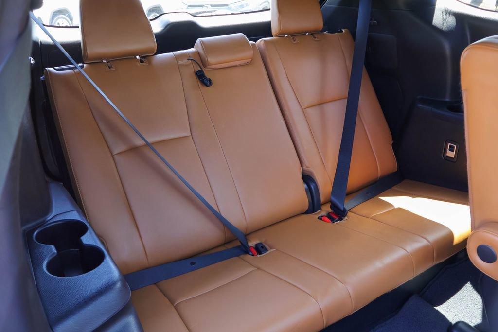 Used 2024 Toyota Highlander Platinum image 12
