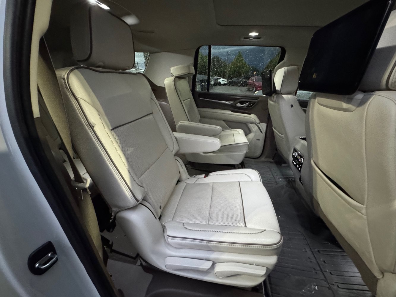 Used 2023 GMC Yukon XL Denali w/ Denali Reserve Package AWD/4WD image 18