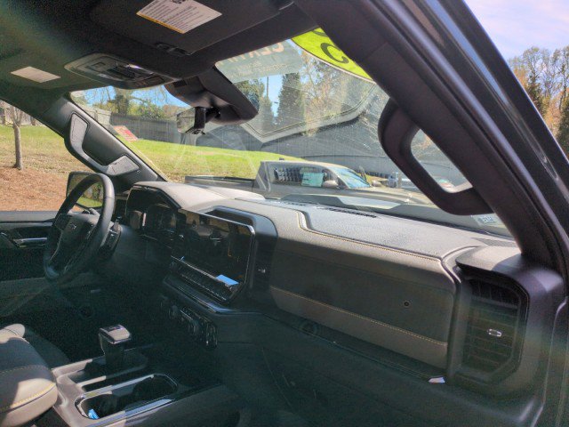 Used 2025 Chevrolet Silverado 1500 ZR2 w/ Technology Package image 55